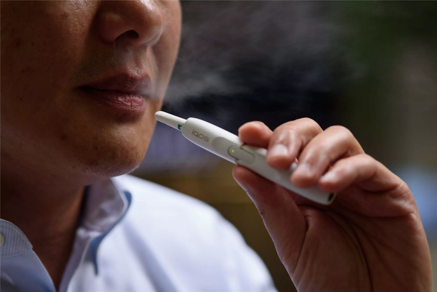 IQOS je v hospodě je povolený, ale na elektronické cigarety se vztahuje protikuřácký zákon