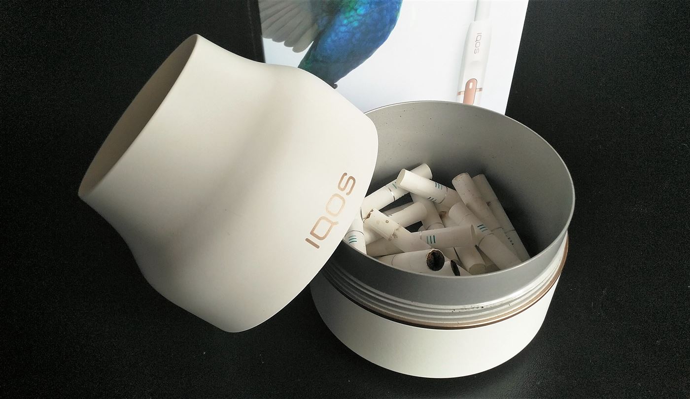 Kde koupit originální dózu IQOS s keramickým potahem na nedopalky, říkáme jí heetelník od slova popelník
